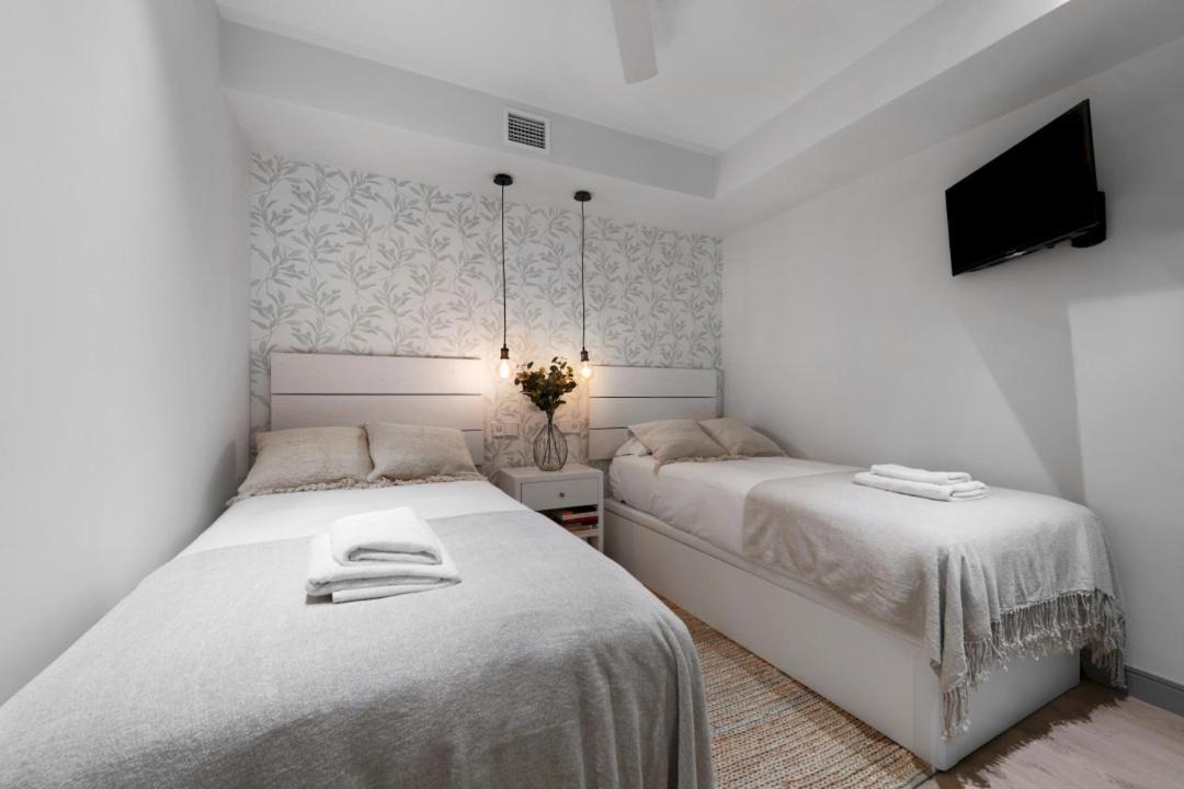 2 Bedrooms 1 Bathroom Furnished - Justicia - Executive Style - Mintystay Мадрид Екстериор снимка