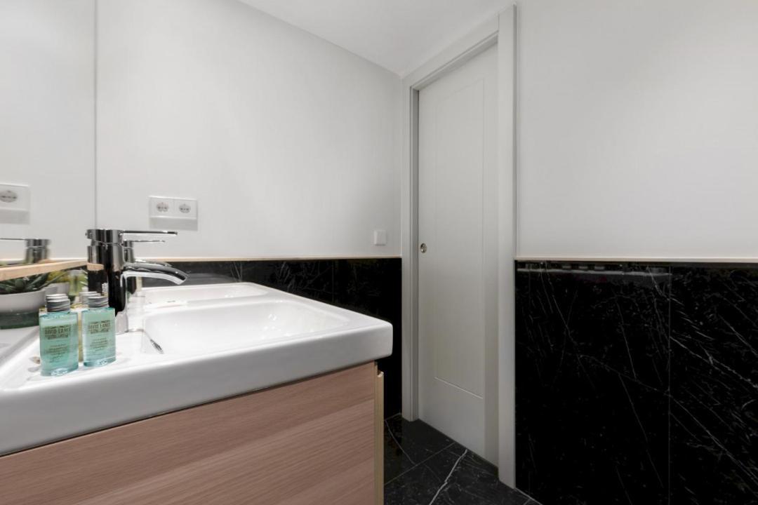2 Bedrooms 1 Bathroom Furnished - Justicia - Executive Style - Mintystay Мадрид Екстериор снимка