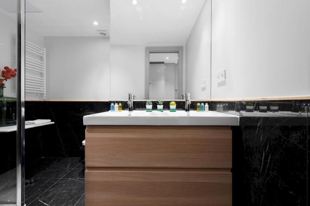 2 Bedrooms 1 Bathroom Furnished - Justicia - Executive Style - Mintystay Мадрид Екстериор снимка