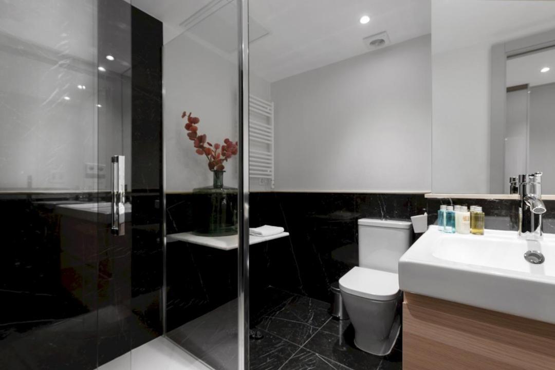 2 Bedrooms 1 Bathroom Furnished - Justicia - Executive Style - Mintystay Мадрид Екстериор снимка